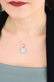 Srebrna zawieszka z kryształami Swarovski – okrągła 925 (1).jpg